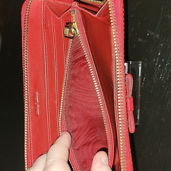 Miu Miu Patent Leather Red Bow Wallet Gold Hardware - Picture 6 of 8
